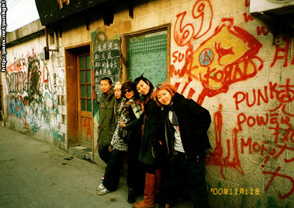 cena das garotas punks chinesas